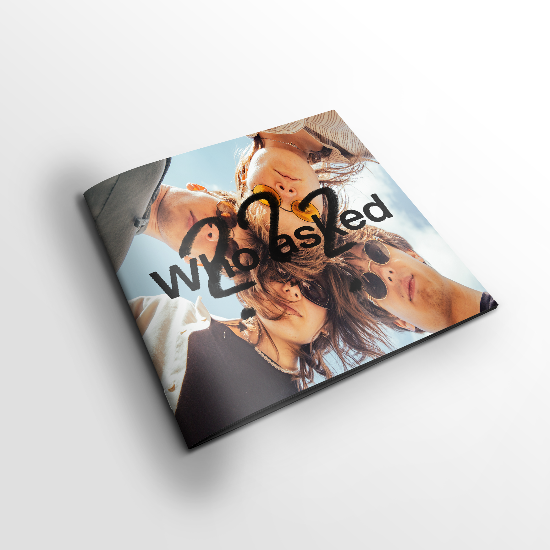 Mockup_Brochure_21x21_1.png